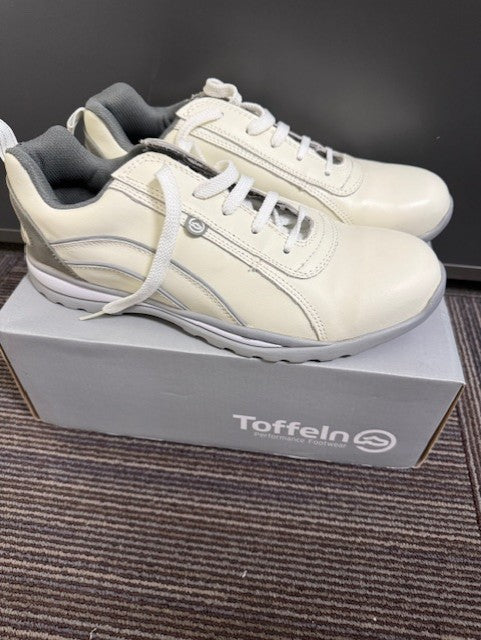 Toffeln 05100 off white trainer with safety toe cap
